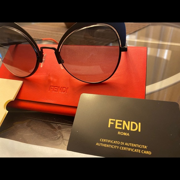 Fendi Women’s Sunglasses Cat-eye main image 4